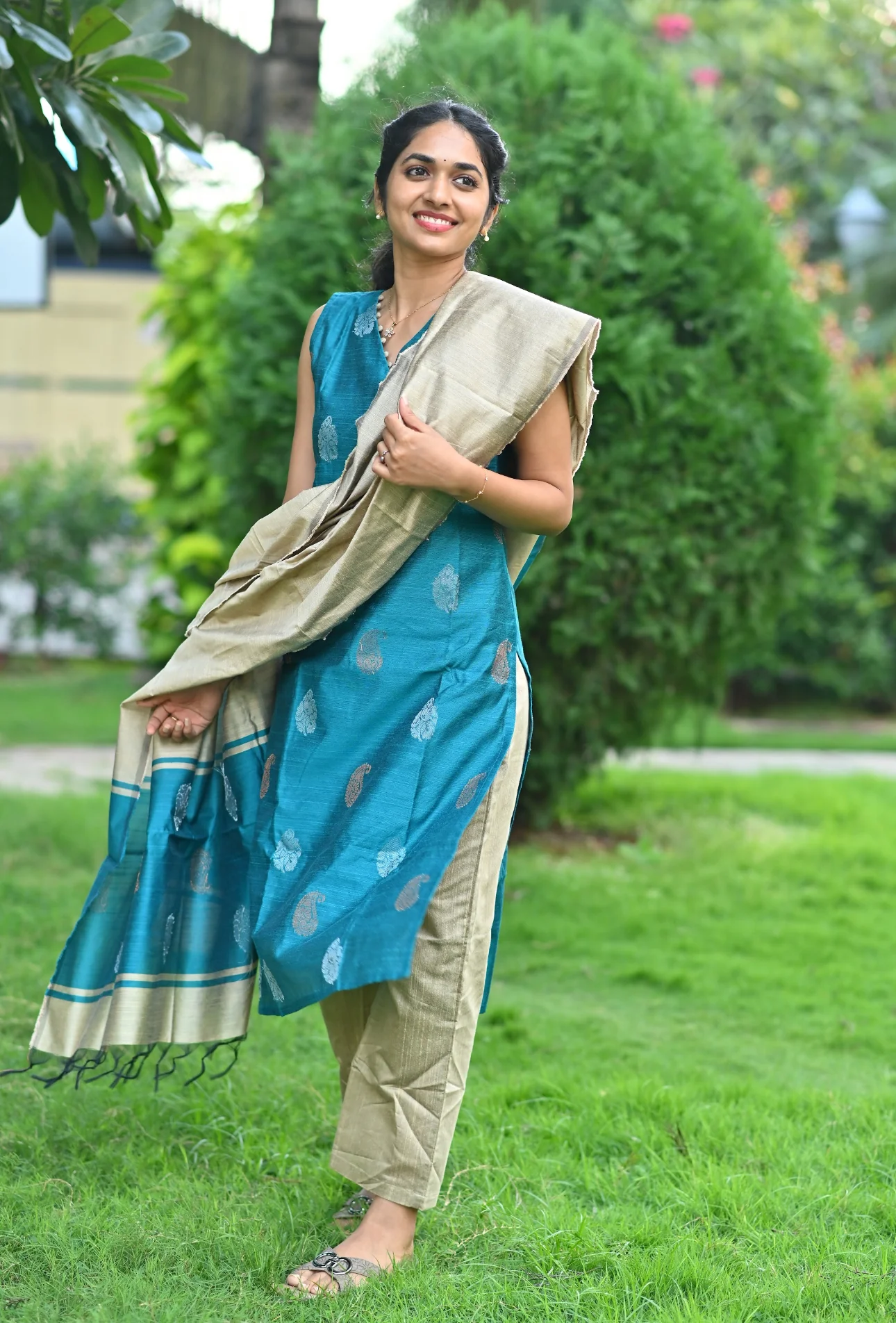 Dakshayini-Blue - Image 7